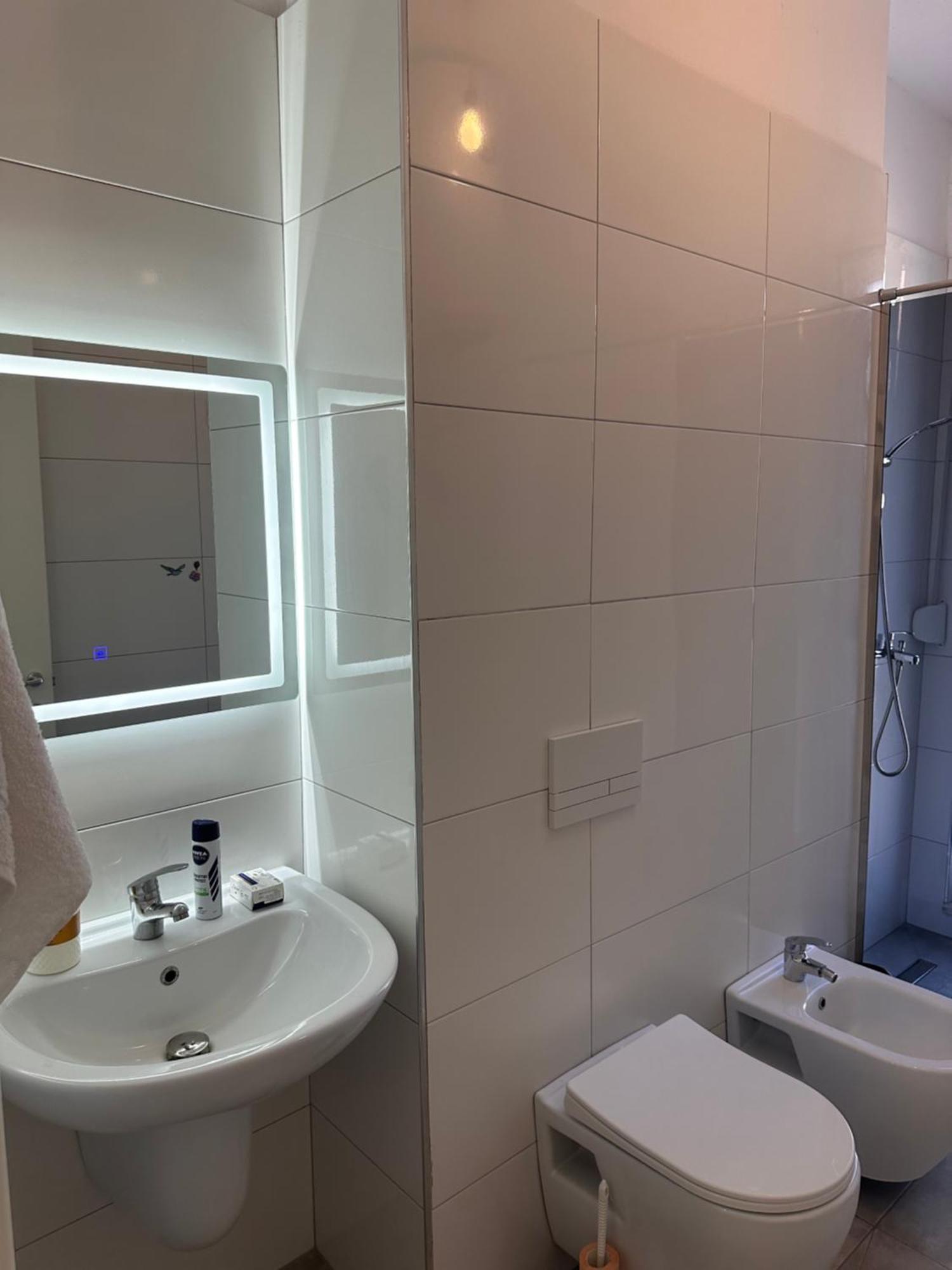 Bratti'S Apartment Near Tirana Center And Mother Teresa Airport Exteriör bild